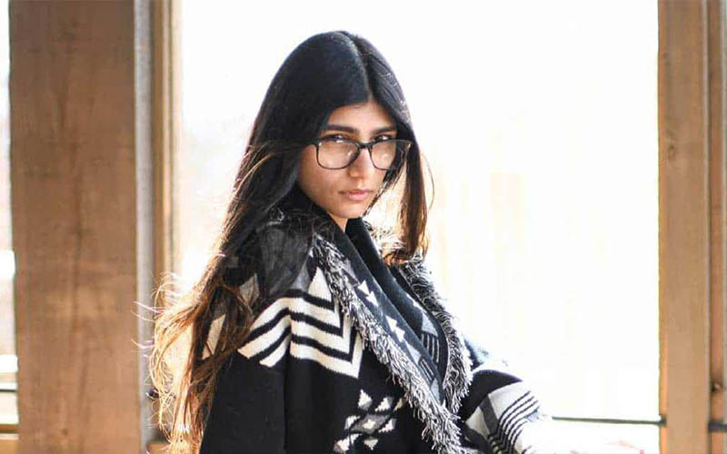 What is the estimated net worth of Mia Khalifa in 2022?