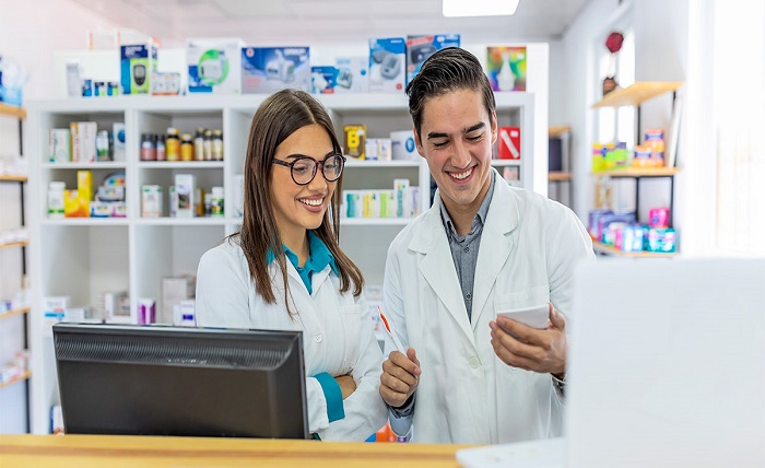 What does a pharmacy specialist do?